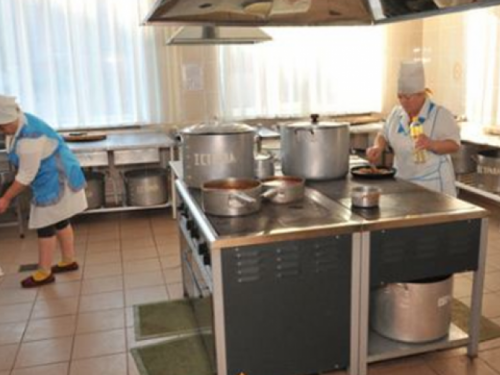 В Україні перевіряють працівників харчоблоків у закладах освіти на носійство стафілокока