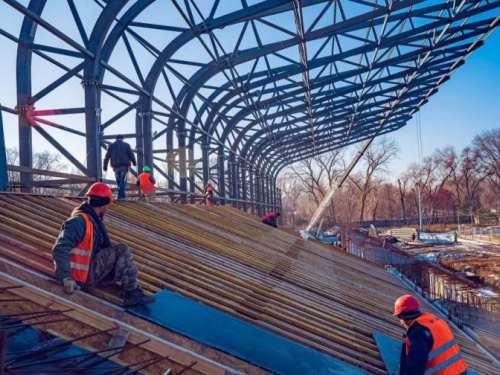 Нардеп VIII созыва Усов из Кривого Рога продолжает строить городской стадион (фото)