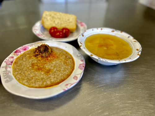 Чим годують у в’язниці Кривого Рогу: кухарі показали обід арештантів