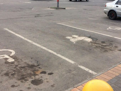 Три автомобилиста оштрафованы за парковку на местах для инвалидов