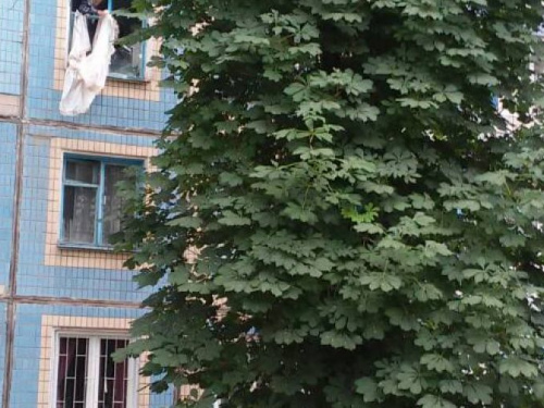 В Покровском районе Кривого Рога женщина решила выпрыгнуть с третьего этажа (ФОТОРЕПОРТАЖ)