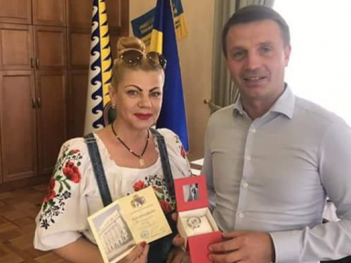 В Днепре наградили криворожанку за активную гражданскую позицию (ФОТО)