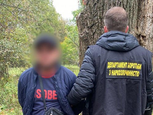 У Києві правоохоронці затримали криворіжця, який розповсюджував метадон