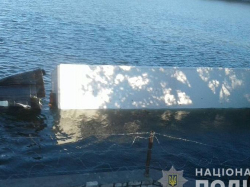 В Херсонской области затонул грузовик с посылками из Кривого Рога (ФОТО)