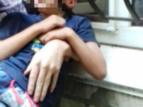В Кривом Роге 6-летний мальчик застрял в оконной решетке