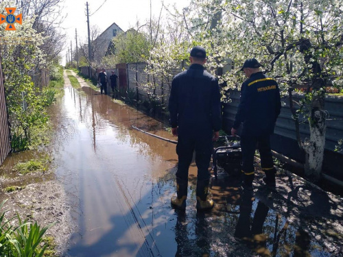 Рятувальники розповіли про підтоплені будинки на Дніпропетровщині: скільки домогосподарств досі у воді