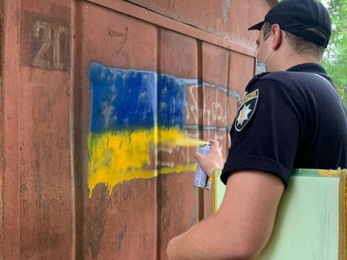 Акція від поліцейських: у Кривому Розі знищили написи з рекламою наркотиків