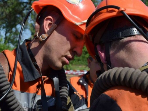 Горноспасатели Кривого Рога стали лучшими в соревнованиях среди промышленных городов Украины