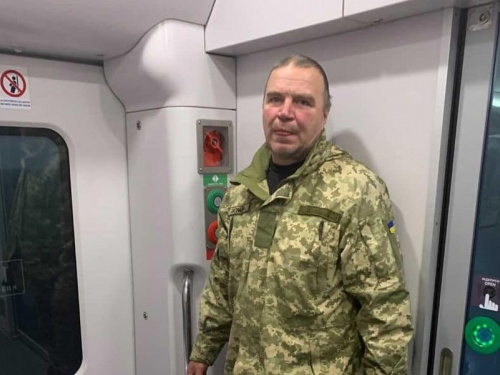 Скандал у поїзді: військового, який їхав з Дніпра, вигнали в тамбур через «поганий запах»