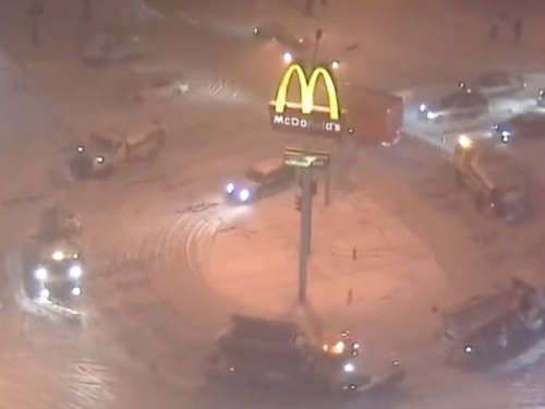 В Одессе снегоуборочные машины "станцевали" на перекрестке (ФОТО+ВИДЕО)