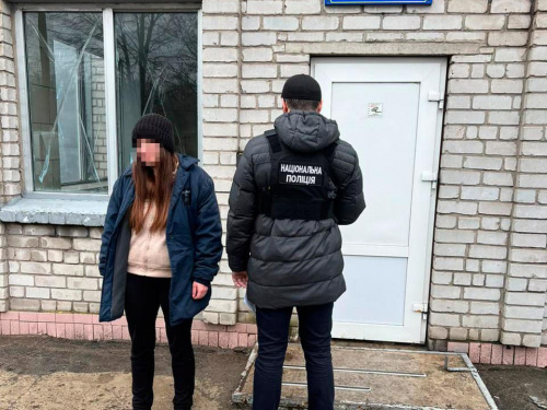 Була засуджена за втягування дівчат у проституцію: на Дніпропетровщині міграційна поліція видворила росіянку з України