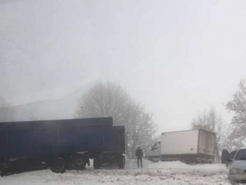 На Днепропетровщине произошло масштабное ДТП: пострадали 8 транспортных средств и 2 автобуса