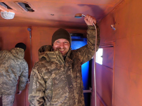 Вантажівка і мобільна лазня для батальона «Арей»: Інгулецький ГЗК продовжує допомагати бійцям тероборони