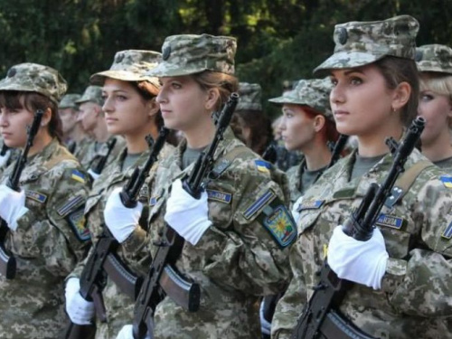 Теперь девушки из Кривого Рога смогут учиться в военных лицеях
