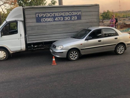 Легковик та вантажний автомобіль не розминулися у Саксаганському районі: постраждалих немає