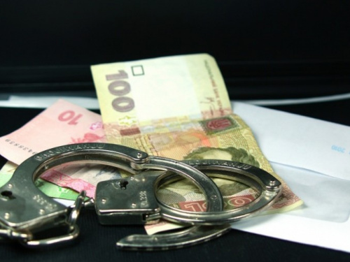 Криворожского копа пытались «купить» взяткой в 20 тысяч гривен