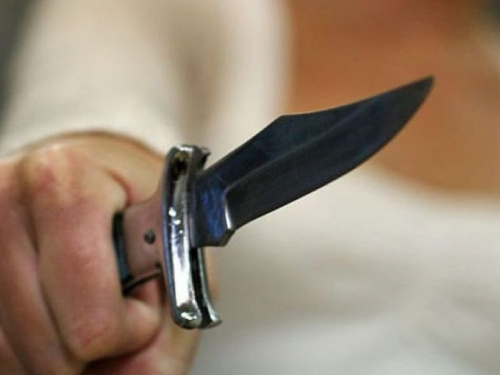 Жажда мести: на Днепропетровщине 21-летняя девушка нанесла 28 ножевых ранений односельчанину