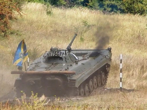 Экипаж БМП 17-й танковой бригады Кривого Рога успешно показал, на что способен (фото)