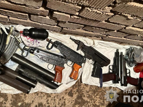 Продавці смерті: на Дніпропетровщині правоохоронці ліквідували канал нелегального продажу зброї