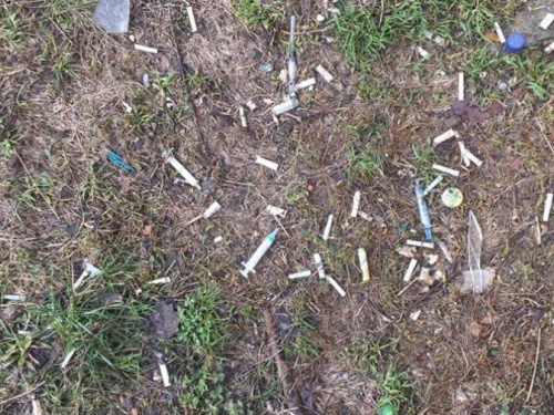 Жители Кривого Рога обеспокоены огромным количеством использованных шприцов на улицах города