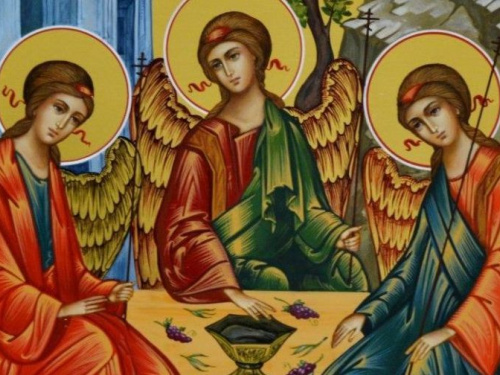 Сегодня криворожане празднуют Святую Троицу: история традиции и обряды праздника