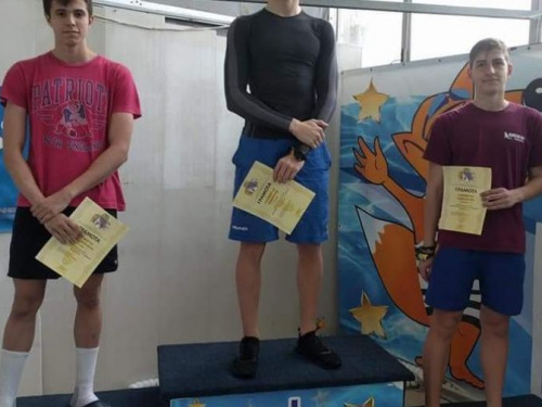 Юные пловцы из Кривого Рога вернулись победителями с чемпионата области по плаванию (фото)