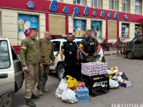 Поліцейські офіцери Дніпропетровщини передали гуманітарну допомогу нашим захисникам
