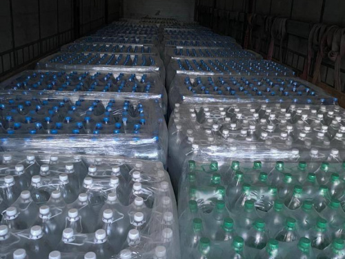 Дніпропетровщина отримала 20 тонн питної води від Хмельниччини: куди відправлять допомогу