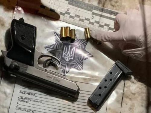 Криворізькі патрульні виявили чотирьох осіб, які мали предмети схожі на зброю