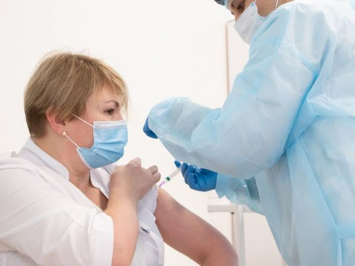 Україна отримала 30 тисяч доз корейської вакцини проти грипу для медиків — заява
