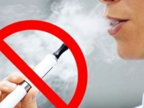 Рада заборонила продаж електронних сигарет дітям до 18 років