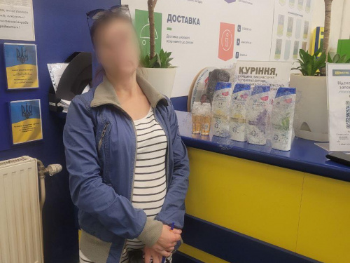 У Кривому Розі поліцейські охорони затримали жінку за крадіжку товару