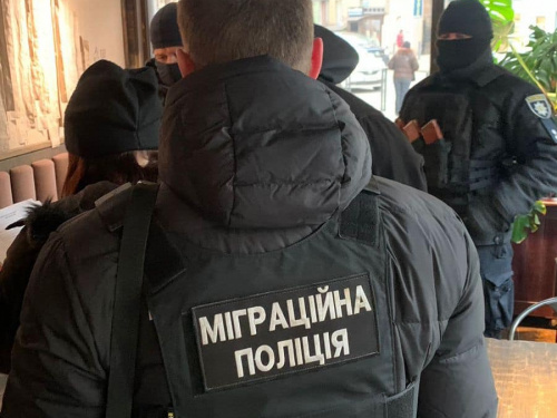 Незаконно переправляв чоловіків до країн ЄС: правоохоронці Дніпропетровщини викрили злочинця