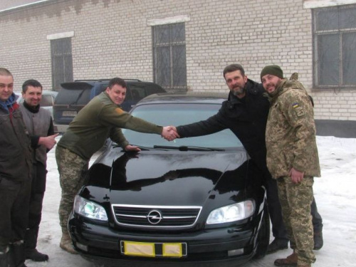 Криворожские волонтеры капитально отремонтировали автомобиль для бойцов ООС