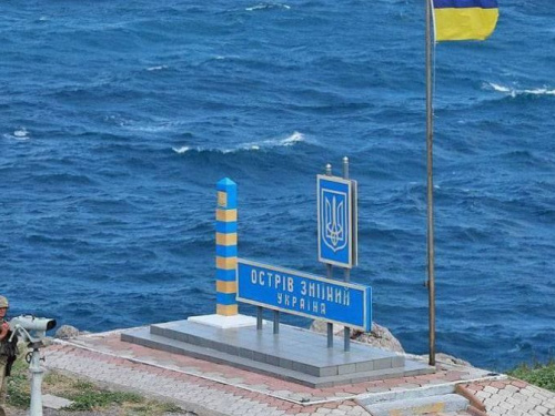 На острові Зміїний встановили прапор України, військова операція завершена — ОК «Південь»
