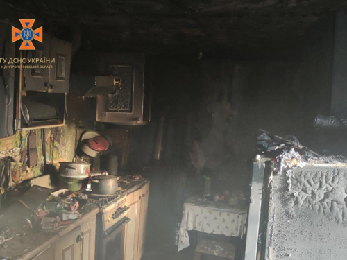 У Криворізькому районі під час гасіння пожежі у будинку надзвичайники врятували жінку