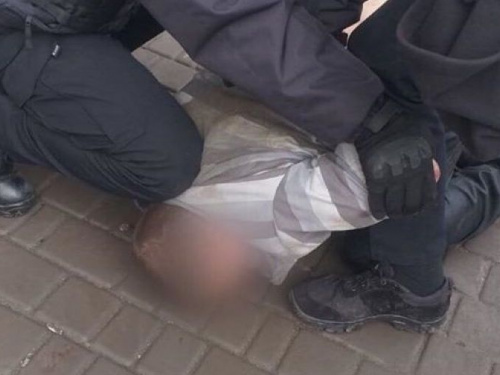 С ножом на прохожих: в Кривом Роге правоохранители задержали мужчину