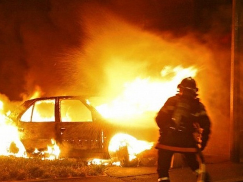 В Кривом Роге сгорели сразу два автомобиля