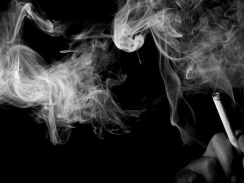 Як прибрати запах сигарет в квартирі – поради