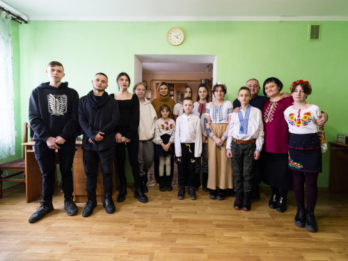 Олена Зеленська відвідала родину з Криворізького району, яка виховує 9 дітей: деталі візиту