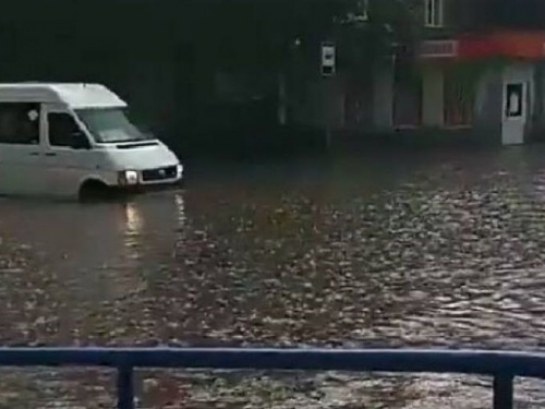 Кривой Рог после дождя превратился в Венецию (фото)