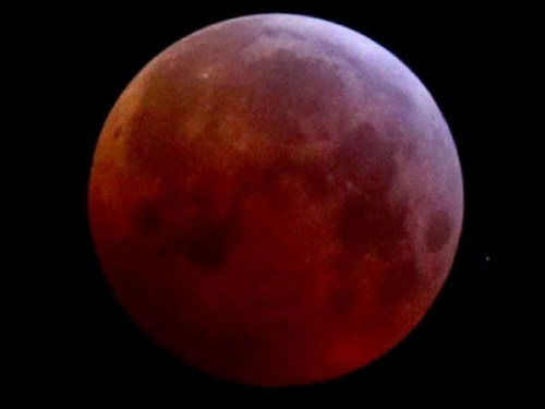 Жители Кривого Рога смогут наблюдать "червячную" Луну