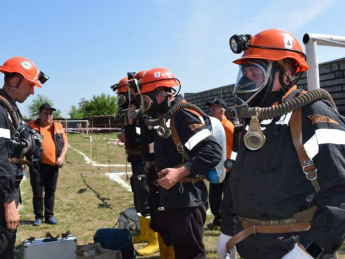 В Кривом Роге соревнуются спасатели из разных областей Украины