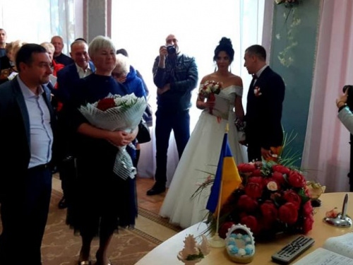 Свадьба с сюрпризом: в Кривом Роге родители невесты необычный подарок новобрачным