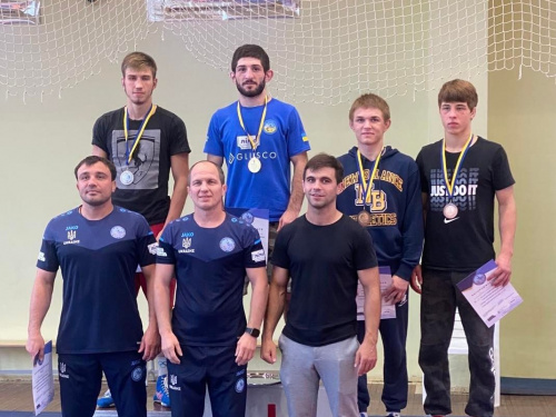 Криворізькі спортсмени посіли призові місця на чемпіонаті України з вільної боротьби