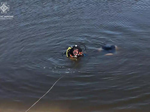 Зник під водою під час купання: у Криворізькому районі рятувальники дістали тіло чоловіка з водойми