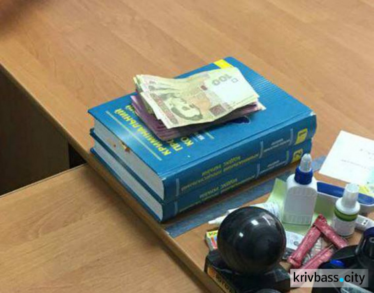 Криворожанин пытался подкупить копа взяткой в 15 тысяч гривен (ФОТО)