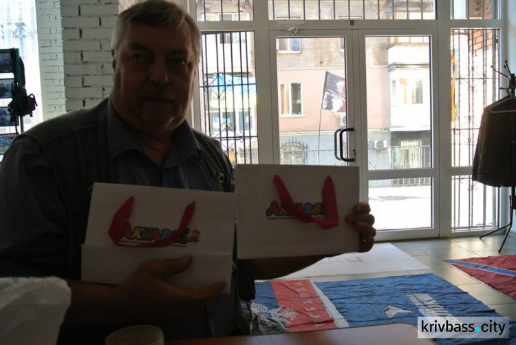 Дети Героев Батальона "Кривбасс" получили подарочные сертификаты (ФОТОФАКТ)