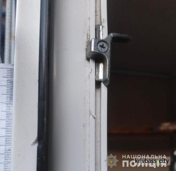 В Терновском районе злоумышленник разбил окно и обокрал офисное помещение