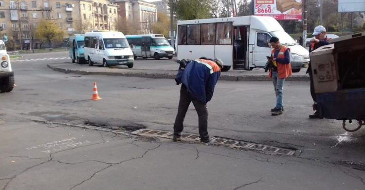 В Кривом Роге коммунальщики "осмотрели" ливневки, пропиаренные в соцсетях активистами